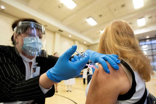 Canada phê duyệt hoàn toàn vaccine Pfizer, Moderna