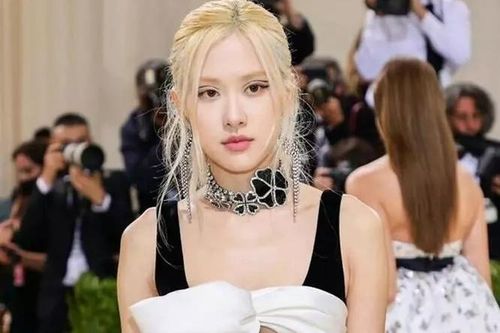 Rosé chia sẻ về lần đầu dự thảm đỏ thời trang lớn nhất thế giới