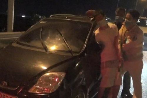 CSGT chặn xe trên cao tốc để khống chế tài xế trốn khỏi khu cách ly