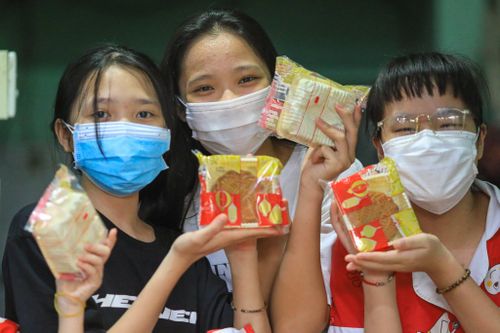 Công an TP.HCM trao 1.000 phần quà Trung thu cho trẻ em