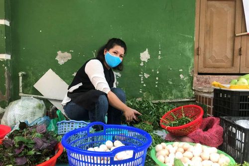 Chủ quán, người lao động vui mừng khi được đi làm trở lại