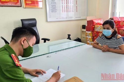 Khởi tố nữ kế toán làm giả hàng loạt giấy đi đường