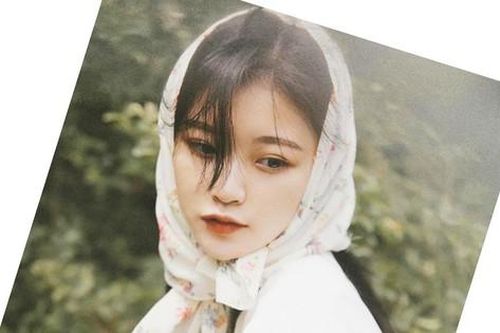 Nhan sắc ngọt ngào của nữ sinh đa tài trường Báo