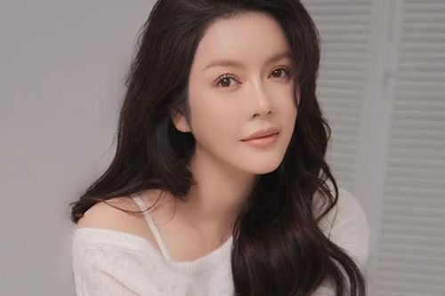 Lý Nhã Kỳ khoe ảnh gợi cảm nghẹt thở ở tuổi 39