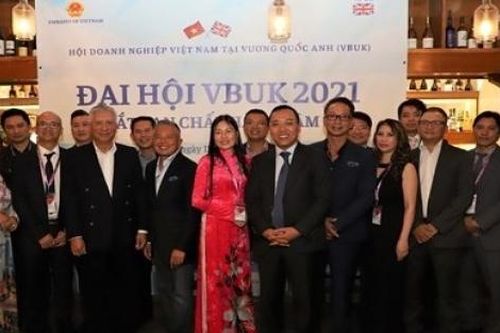 Doanh nghiệp Việt Nam tại Anh quyên góp hơn 2 tỷ đồng cho quê hương chống dịch