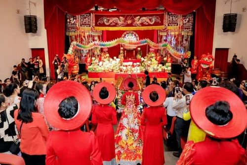 Nghệ sĩ Việt tổ chức giỗ Tổ nghề sân khấu tại nhà