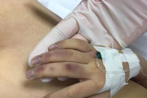 Bệnh viện Nhi Trung ương nói gì về vụ bé gái tử vong, nghi ngờ do bạo lực từ người thân?