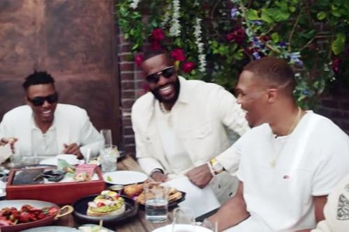 Bộ đôi siêu sao bóng rổ Russell Westbrook và LeBron James lấn sân vào showbiz