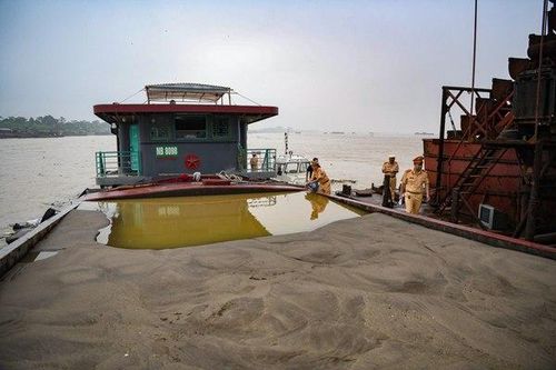 Truy tố nhóm đối tượng khai thác cát lậu trị giá hơn 11 tỷ đồng