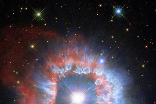 Kính viễn vọng Hubble chụp những hành động cuối cùng của 'ngôi sao quái vật'