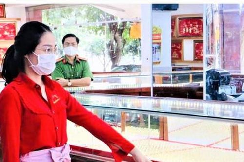 Nữ nhân viên trộm gần 2.500 nhẫn vàng của cửa tiệm