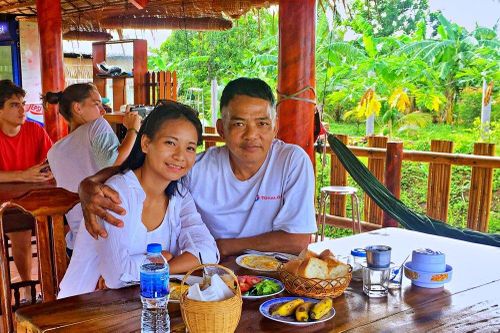 'Trốn nhà' đi xe máy xuyên Việt, cô gái bị bố phát hiện và cái kết không tưởng
