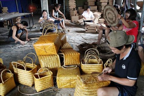 Các làng nghề ở Hà Nội phục hồi sản xuất trở lại