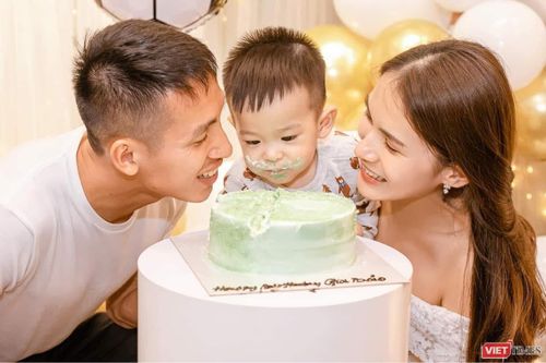 Vợ tiền vệ Đỗ Hùng Dũng tiết lộ tình trạng sau chấn thương kinh hoàng của chồng