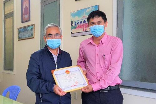 Bảo Lộc: Khen thưởng các chức sắc tôn giáo có nhiều đóng góp cho công tác phòng chống dịch Covid-19
