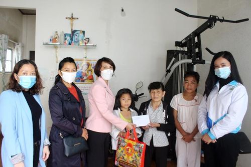Công đoàn Văn phòng Đoàn ĐBQH và HĐND tỉnh hỗ trợ học sinh có hoàn cảnh khó khăn
