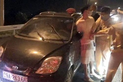 CSGT 'đón lõng' trên cao tốc, bắt đối tượng bỏ trốn khỏi khu cách ly