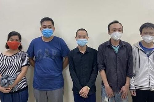 Phá đường dây làm giả giấy đi đường mùa dịch bệnh