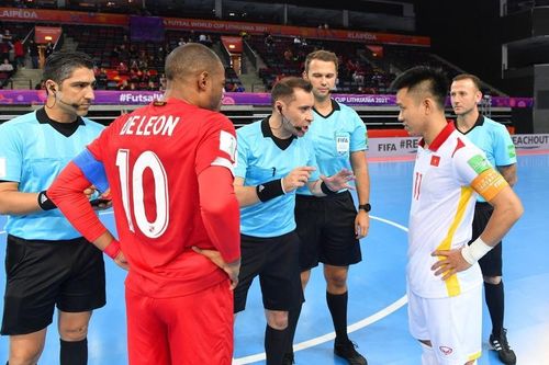 HLV Phạm Minh Giang: Tuyển Việt Nam bị từ chối bàn thắng hợp lệ