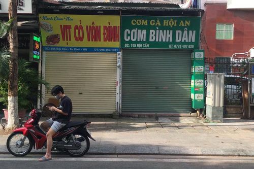 Vì sao hàng quán 'vùng xanh' ở Hà Nội vẫn đóng cửa im lìm?