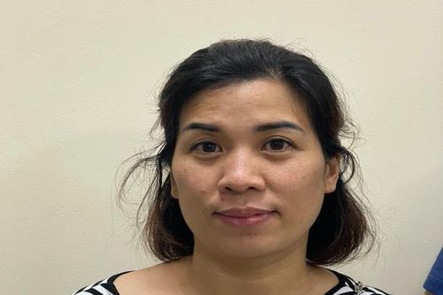 Khởi tố nữ kế toán làm giả giấy đi đường, đưa người từ Hà Nội về Nghệ An