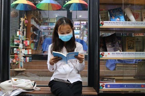 Cửa hàng sách sẵn sàng cho ngày hoạt động trở lại