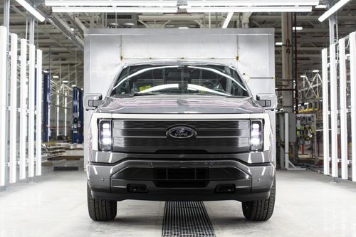 Tesla Cybertruck bị bán tải điện của Ford vượt mặt