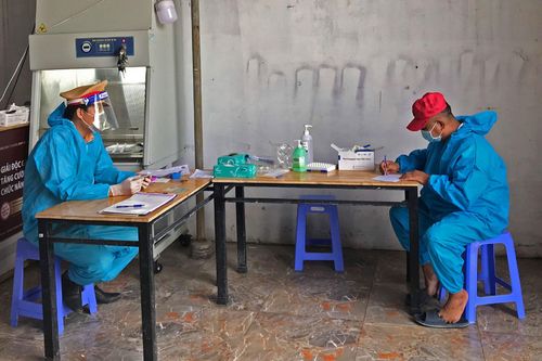 Hai người dương tính với SARS-CoV-2 sử dụng giấy xét nghiệm chỉnh sửa