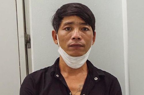 Tạm giam người cầm dao tấn công tổ kiểm soát Covid-19
