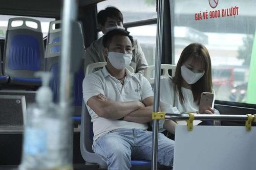 Hà Nội dự kiến chia 'thẻ xanh, thẻ vàng Covid' với hành khách lên xe buýt