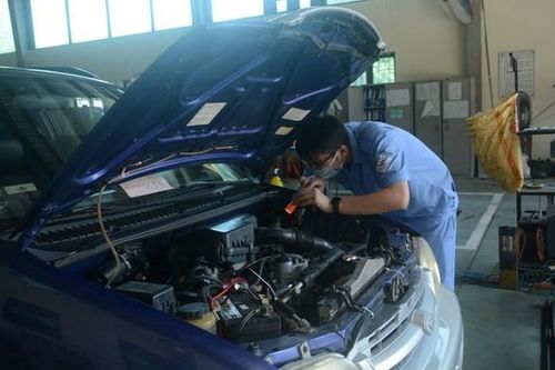 Hà Nội: Người dân đi đăng kiểm đông sau khi nhiều quận, huyện được nới lỏng giãn cách