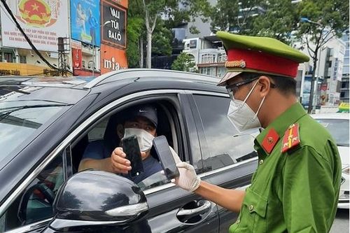 TP Hồ Chí Minh: Phát hiện 102 F0 lưu thông ngoài đường qua ứng dụng VN-EID