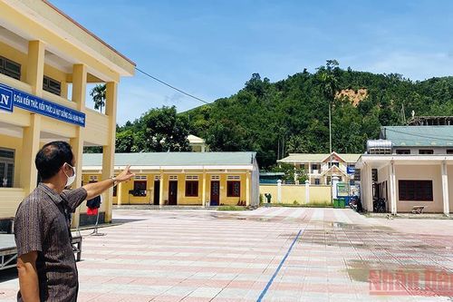 Sạt lở núi đe dọa vùng phong tỏa Covid-19