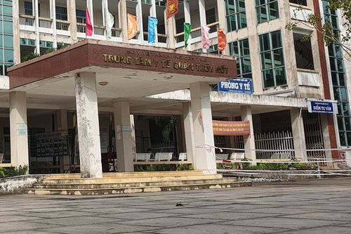 Kỷ luật cảnh cáo Giám đốc Trung tâm y tế tiêm vaccine cho người dưới 18 tuổi