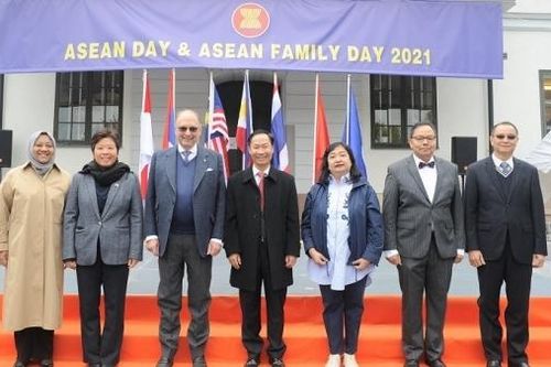Đại sứ quán Việt Nam tại Thụy Điển chủ trì tổ chức lễ kỷ niệm ngày ASEAN và Ngày Gia đình ASEAN