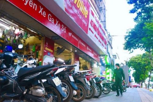 Hà Nội: Cửa hàng sửa chữa xe máy tất bật sau hai tháng ngừng hoạt động