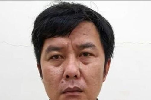 Người đàn ông nửa đêm ra đường 'quậy' rồi đâm bị thương công an