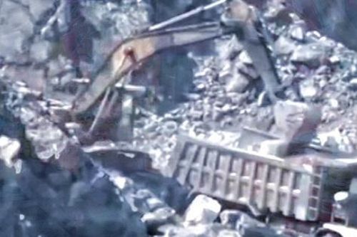 Dân vào tận 'siêu mỏ đá' ngăn cản thi công nổ mìn vì bụi bặm