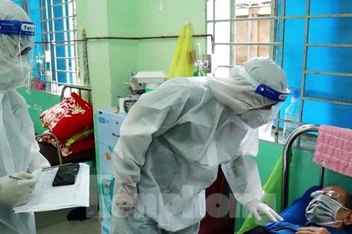 F0 khỏi bệnh tình nguyện xin ở lại bệnh viện 'trả ơn' bác sĩ