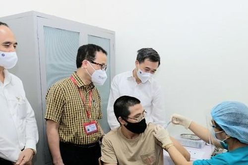 Lo thiếu tình nguyện viên thử nghiệm lâm sàng vắc-xin COVID-19