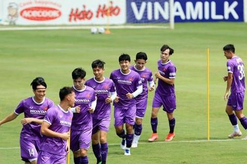 Đấu Trung Quốc, HLV Park Hang-seo 'nhồi' thể lực cầu thủ mệt nhoài