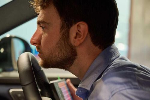 Nissan thuê riêng chuyên gia 'ngửi mùi' xe mới