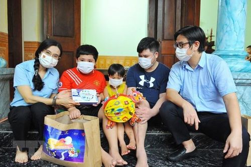 Một Tết Trung Thu đặc biệt với các em nhỏ trong mùa dịch COVID-19
