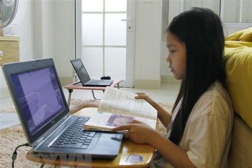 Giải bài toán dạy và học trực tuyến trong các nhà trường