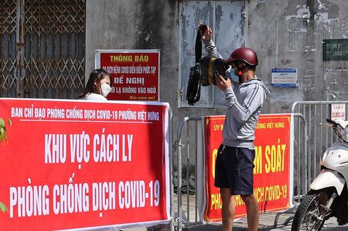 Phong tỏa, truy vết khu vực có 6 ca F0 trong 'vùng xanh' Long Biên