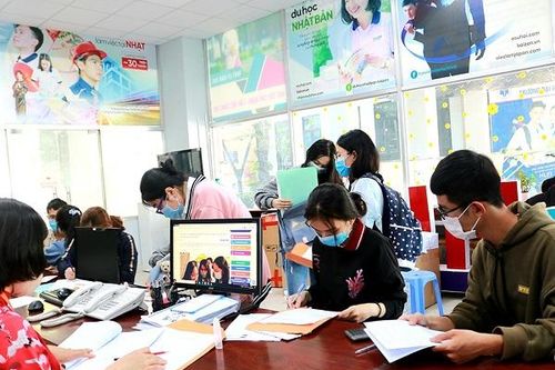 Bộ GD&ĐT chỉ ra nguyên nhân điểm chuẩn vào đại học năm 2021 tăng đột biến