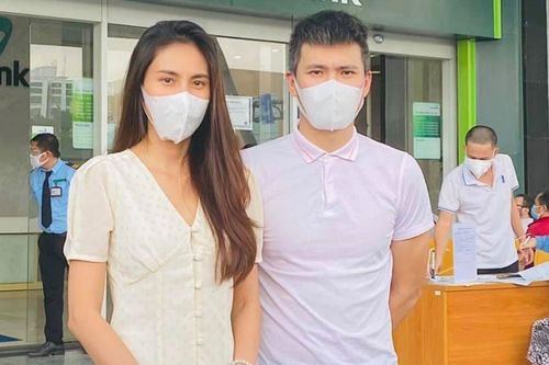 Đằng sau chuyện Công Vinh quên kéo khóa quần, đi dép lê khi livestream sao kê