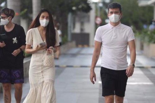 Outfit sao kê của Thủy Tiên được 'chốt đơn' ầm ầm, đôi dép lào của Công Vinh cũng trong tầm ngắm