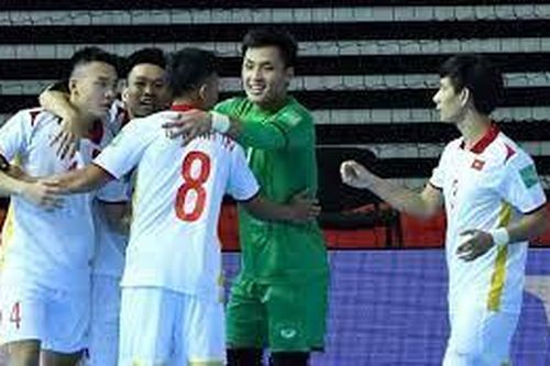 Đội tuyển Futsal Việt Nam và thủ môn Hồ Văn Ý được khen ngợi