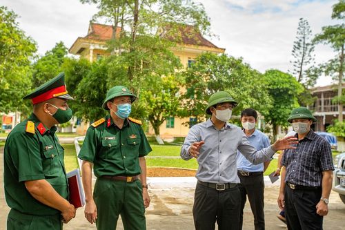 Chủ tịch UBND tỉnh Trịnh Xuân Trường kiểm tra công tác cách ly tập trung tại Trung đoàn 254
